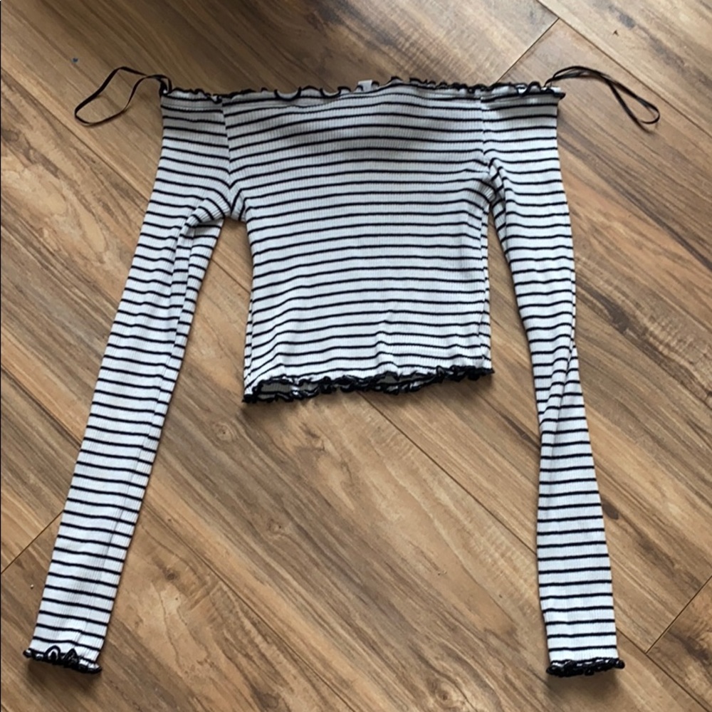 ✨5 for $20✨Striped off shoulder crop top